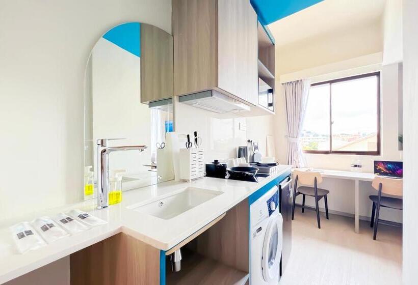 Premium Quadruple Room, Coliwoo Hotel Pasir Panjang   Coliving