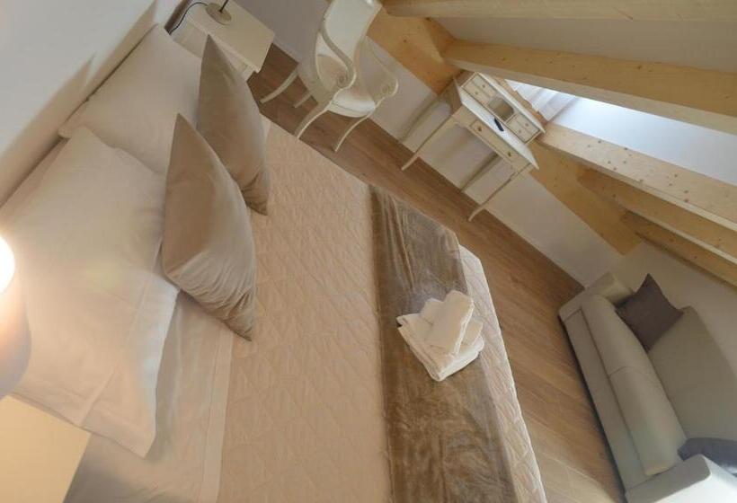 اتاق استاندارد چهار تخته, Rivamia