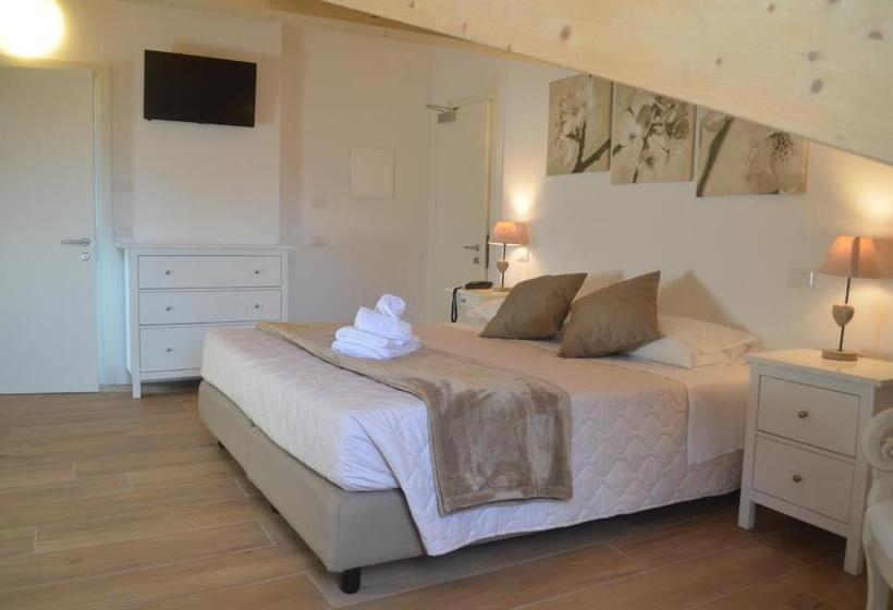 اتاق استاندارد چهار تخته, Rivamia