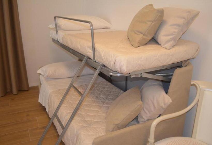 اتاق استاندارد چهار تخته, Rivamia