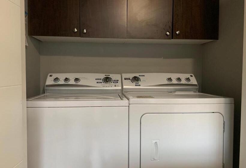 Номер Economy, Spacious Burnaby Guest Home