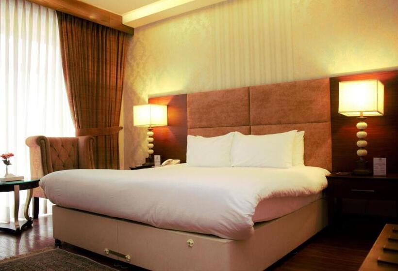 اتاق اجرایی یک تخته, S Chalet Islamabad