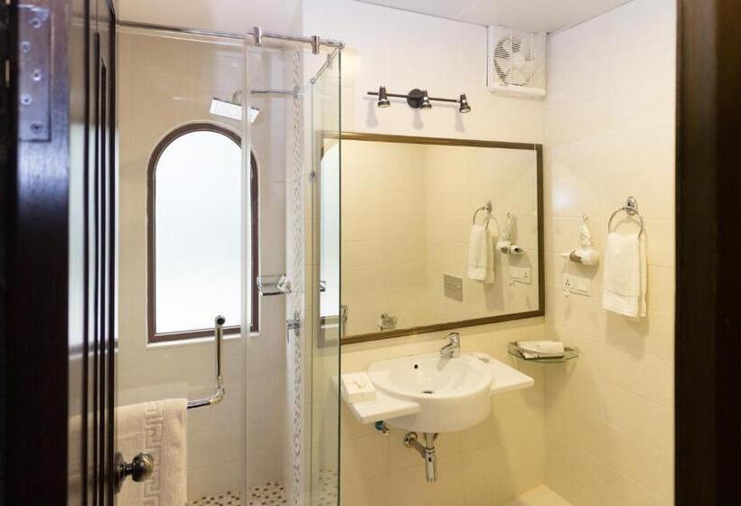 اتاق اجرایی یک تخته, S Chalet Islamabad