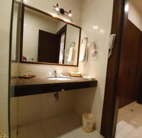 اتاق اجرایی یک تخته, S Chalet Islamabad