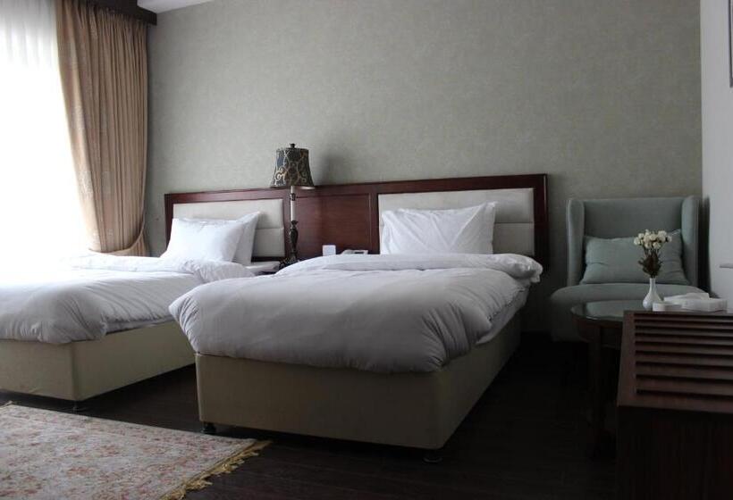 اتاق لوکس, S Chalet Islamabad