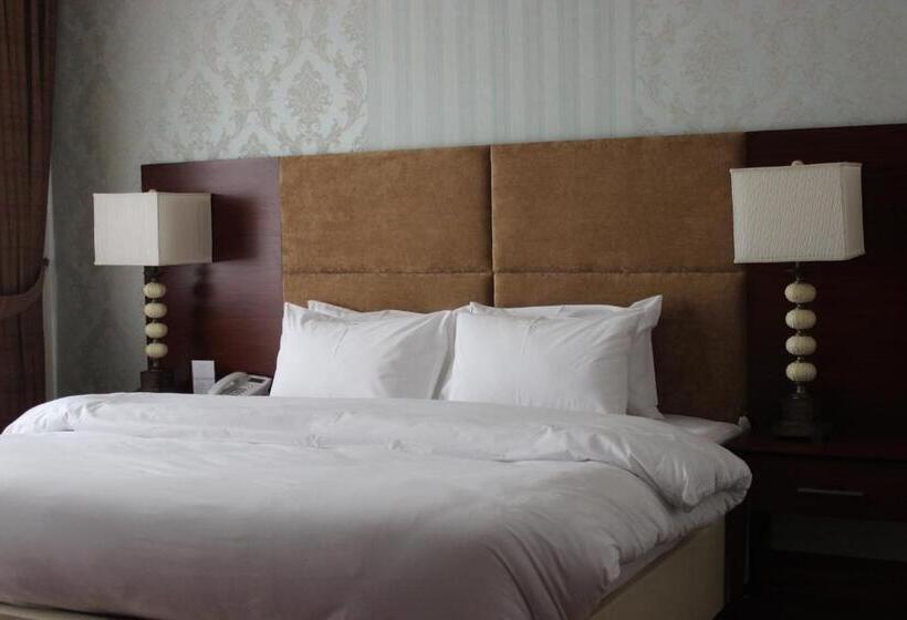 اتاق کلاب یک تخته, S Chalet Islamabad
