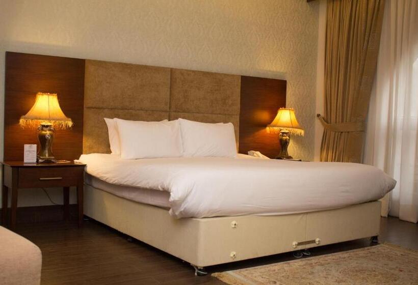 اتاق کلاب یک تخته, S Chalet Islamabad