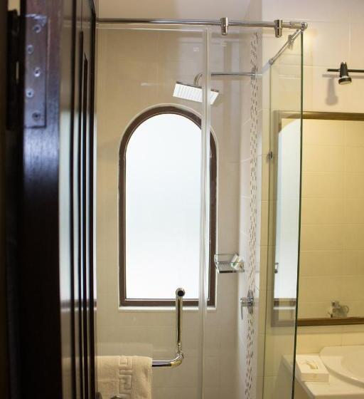 اتاق اجرایی, S Chalet Islamabad