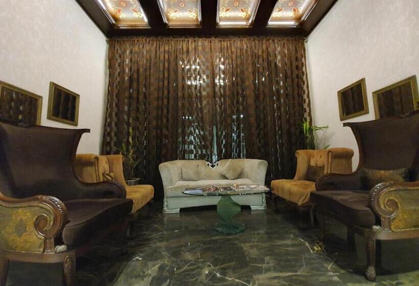 اتاق اجرایی, S Chalet Islamabad