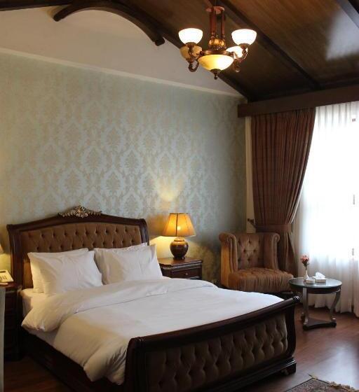 سوییت جونیور اجرایی, S Chalet Islamabad