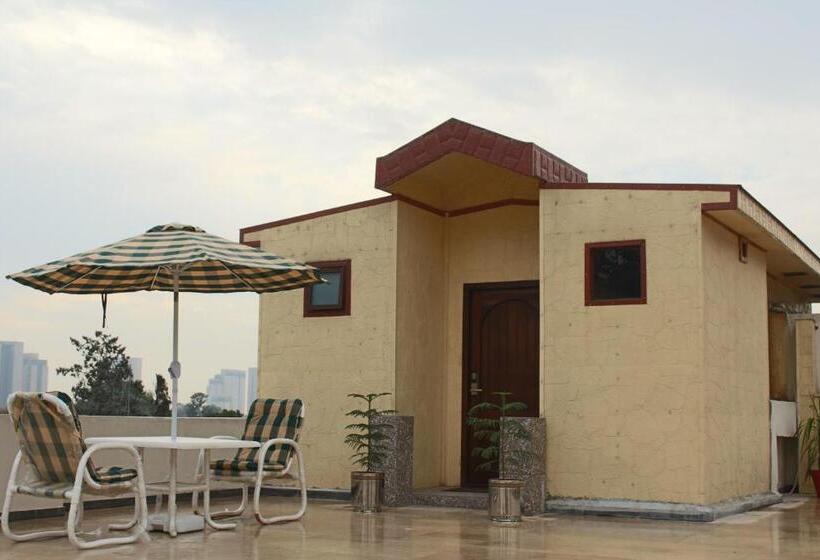 سوییت جونیور اجرایی, S Chalet Islamabad