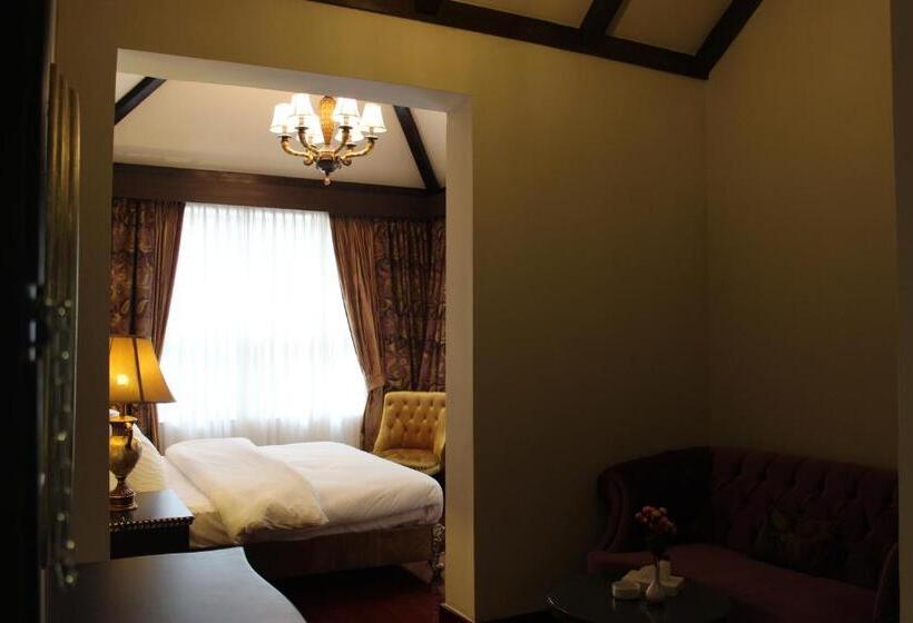 سوییت جونیور اجرایی, S Chalet Islamabad