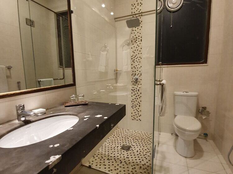 اتاق اجرایی یک تخته, S Chalet Islamabad