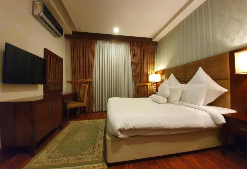 اتاق کلاب یک تخته, S Chalet Islamabad