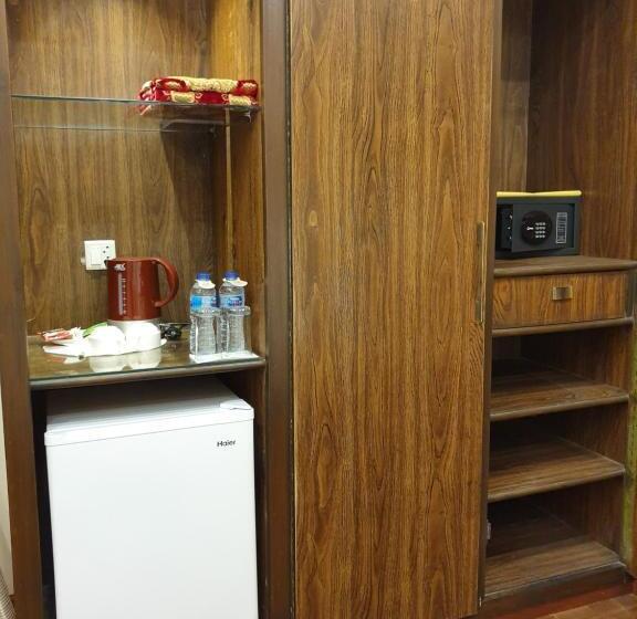اتاق کلاب یک تخته, S Chalet Islamabad