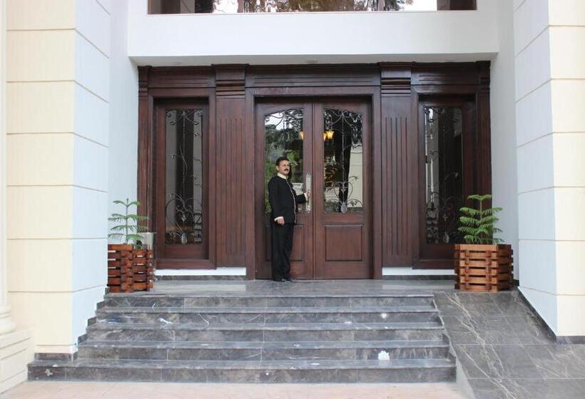 اتاق کلاب یک تخته, S Chalet Islamabad