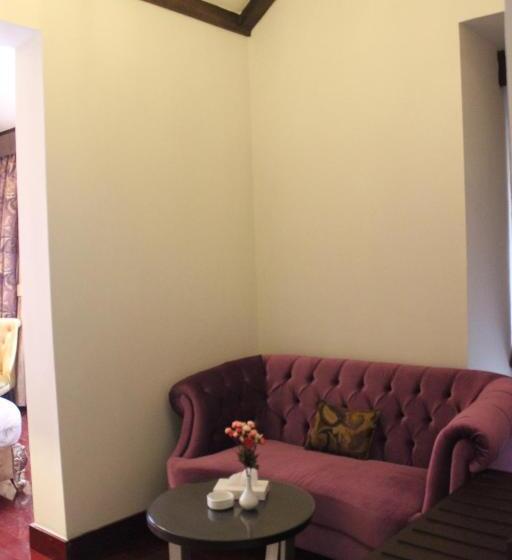 سوییت جونیور اجرایی, S Chalet Islamabad