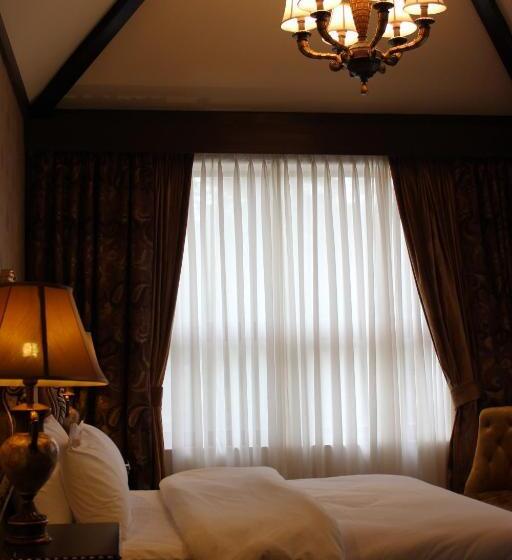 سوییت جونیور اجرایی, S Chalet Islamabad