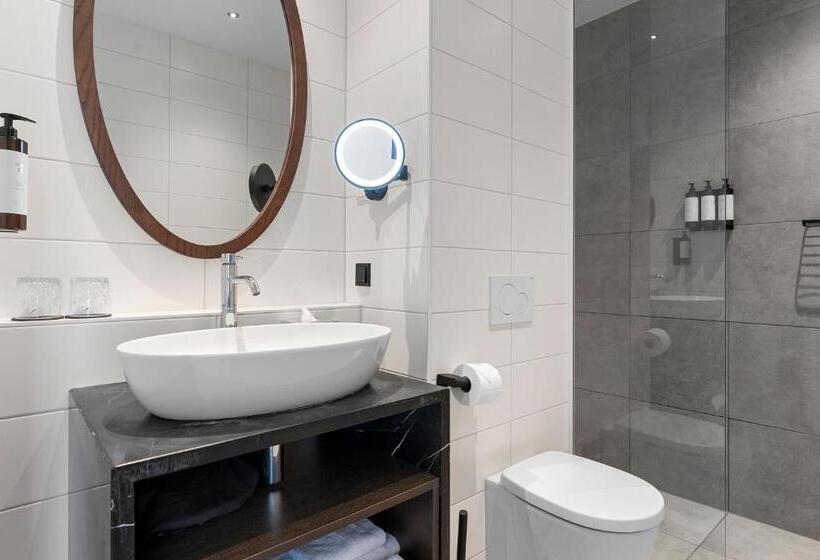 اتاق استاندارد با تخت بزرگ, Corendon Amsterdam Schiphol Airport, a Tribute Portfolio Hotel