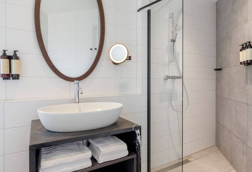 Superior Suite, Corendon Amsterdam Schiphol Airport, a Tribute Portfolio Hotel