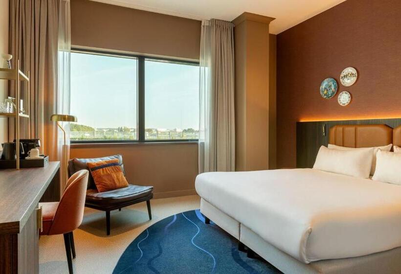 キングサイズベッドのスタンダードルーム, Corendon Amsterdam Schiphol Airport, a Tribute Portfolio Hotel