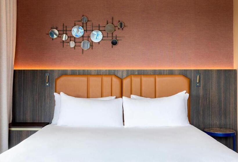 Pokój Standard Trzyosobowy, Corendon Amsterdam Schiphol Airport, a Tribute Portfolio Hotel