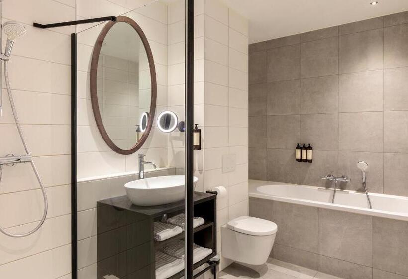 Junior Suite Łóżko King Size, Corendon Amsterdam Schiphol Airport, a Tribute Portfolio Hotel
