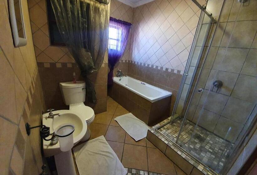 Трехместный Номер Классика, Castello Guesthouse Vryburg