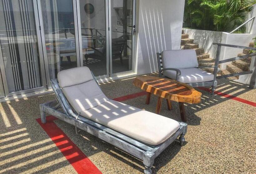 Suite Terasszal, Villa Aikia