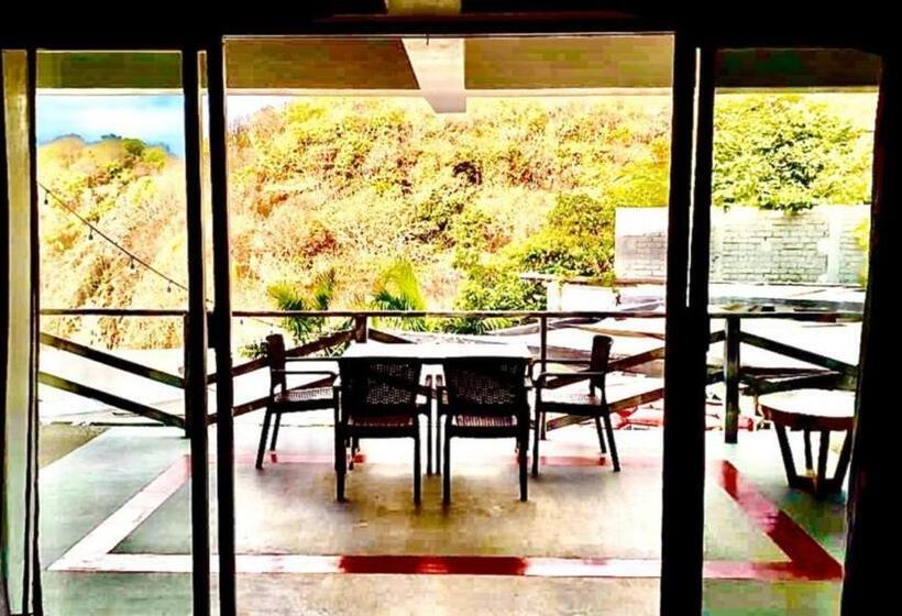 マスタールーム, Villa Aikia