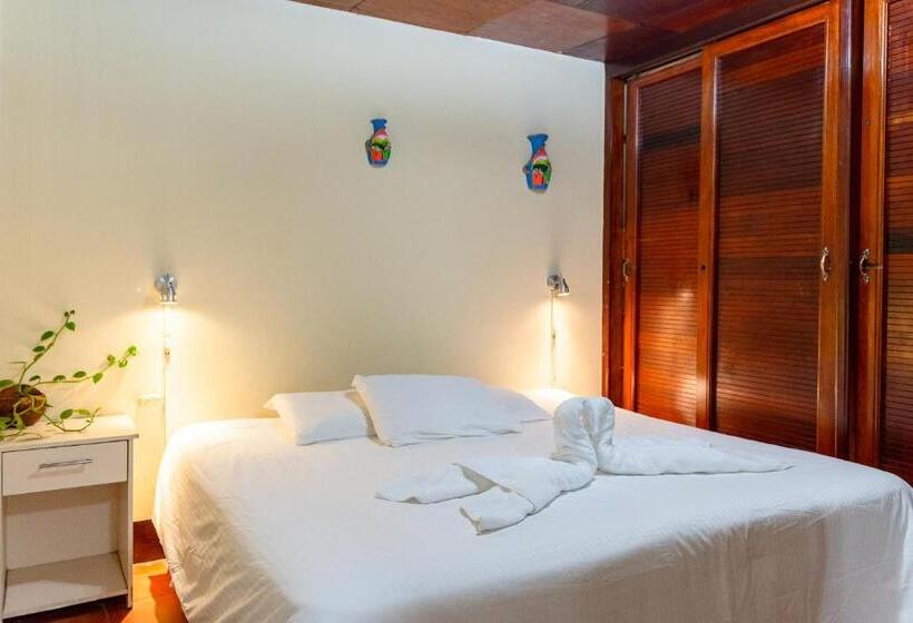 اتاق اکونومی, Hostal La Buena Onda