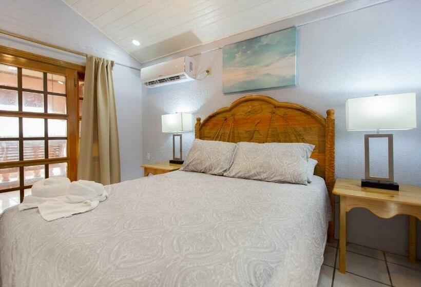 سوییت با چشم‌انداز دریا, Sea Eye Hotel   Sunset Building