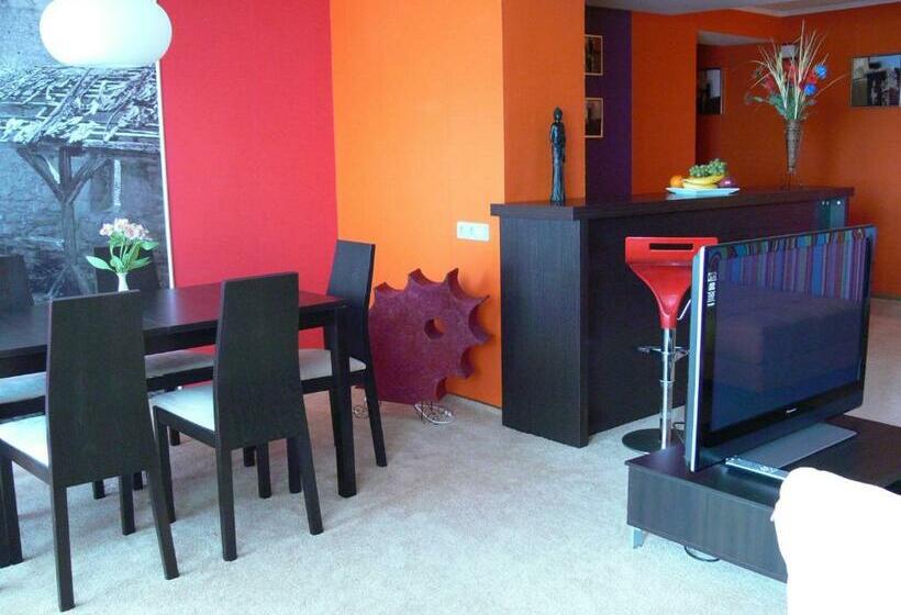 آپارتمان 1 خوابه, 7 Days Hotel Kamyanets Podilskyi