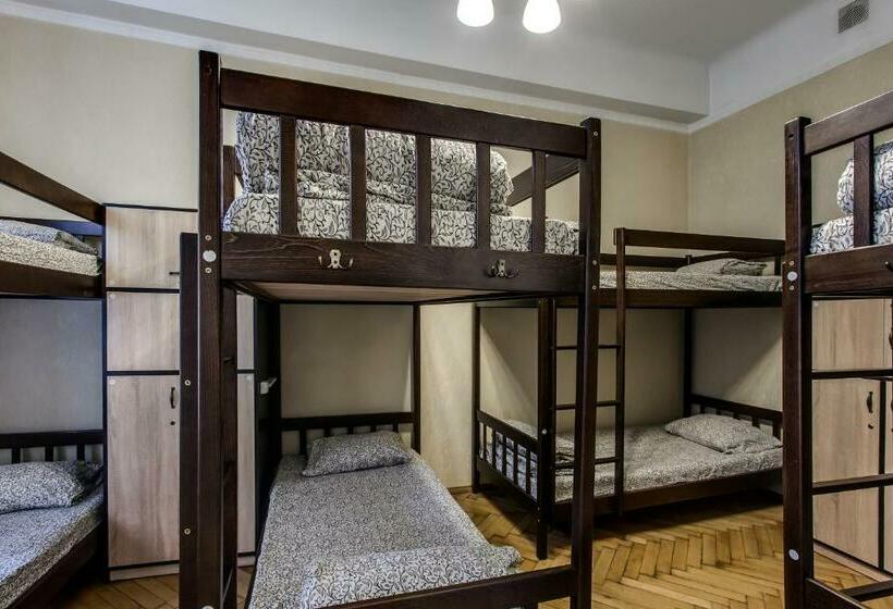سرير فى غرفة مشتركه, Centrum Hostel