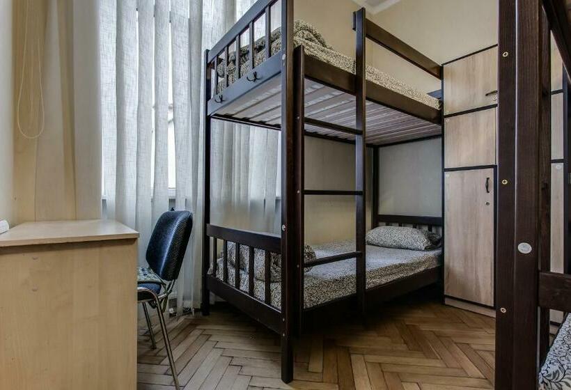 سرير فى غرفة مشتركه, Centrum Hostel