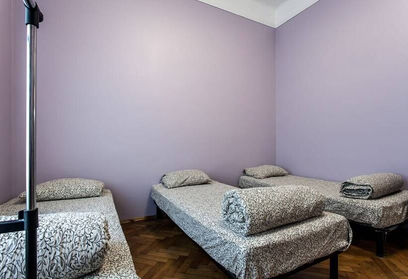سرير فى غرفة مشتركه, Centrum Hostel