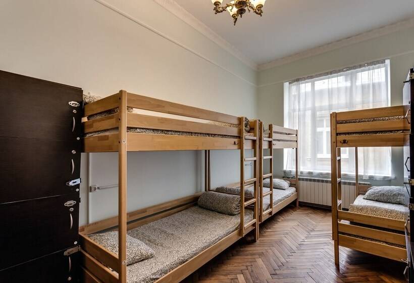 سرير فى غرفة مشتركه, Centrum Hostel