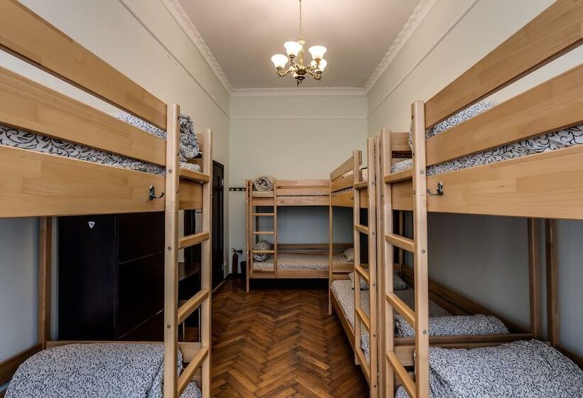 سرير فى غرفة مشتركه, Centrum Hostel