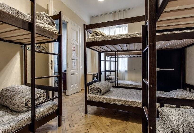 سرير فى غرفة مشتركه, Centrum Hostel