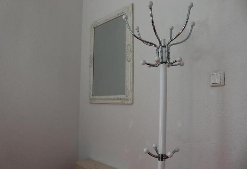 اتاق استاندارد با سرویس بهداشتی مشترک, Hostel Lõuna