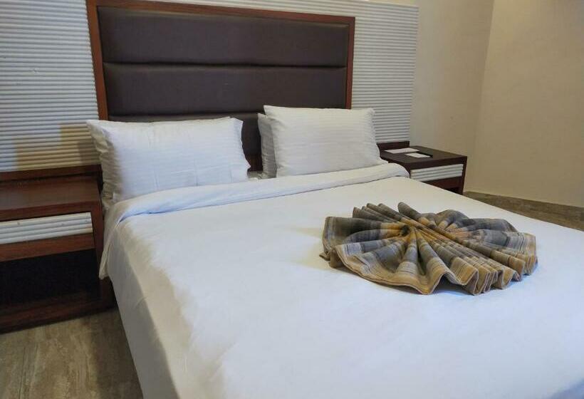 آپارتمان 3 خوابه با چشم‌انداز دریا, 26th Of July Apartments