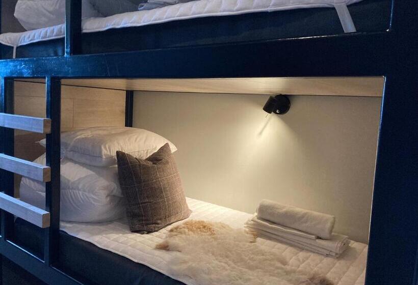 带双层床的家庭房间, Breidablikk Guesthouse
