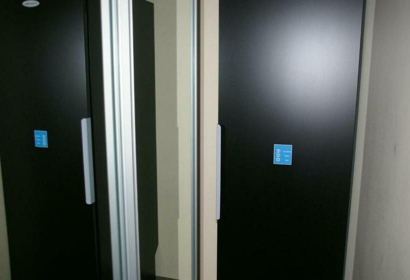 اتاق استاندارد یک نفره, Tehvandi Hotell