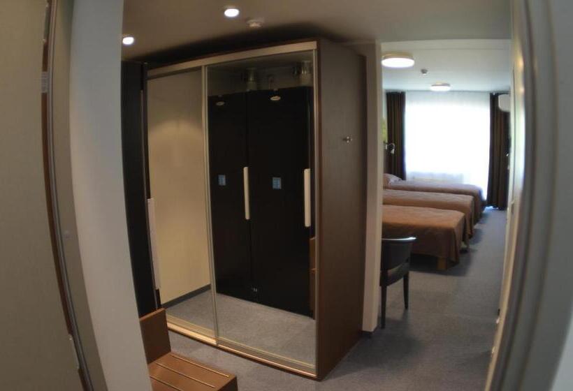 اتاق استاندارد سه نفره, Tehvandi Hotell