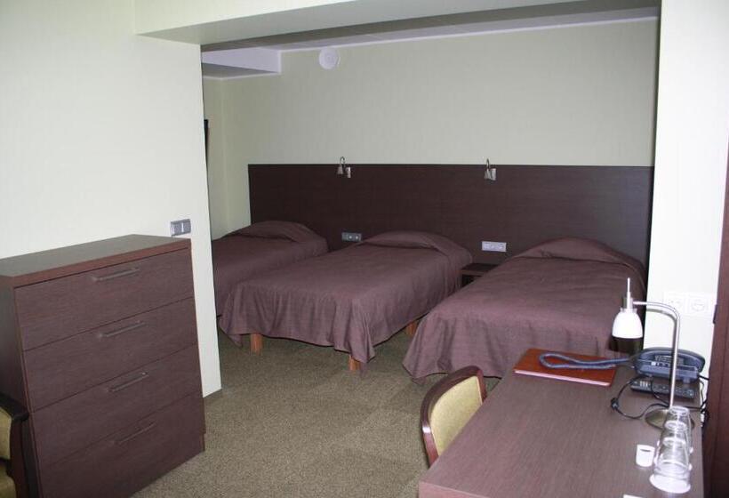 اتاق استاندارد چهار تخته, Tehvandi Hotell