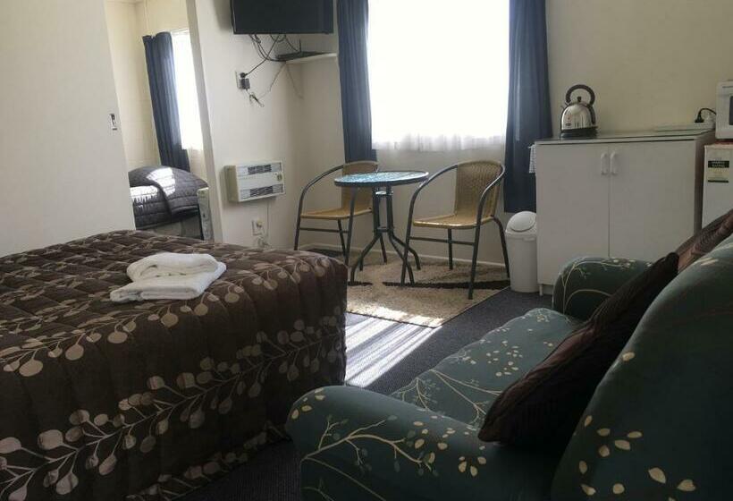 스탠다드 스튜디오, Alma Motel