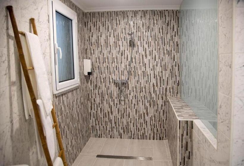 جناح عائلي, Marisol