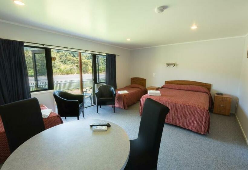 스탠다드 스튜디오, Oasis Motel & Holiday Park Turangi