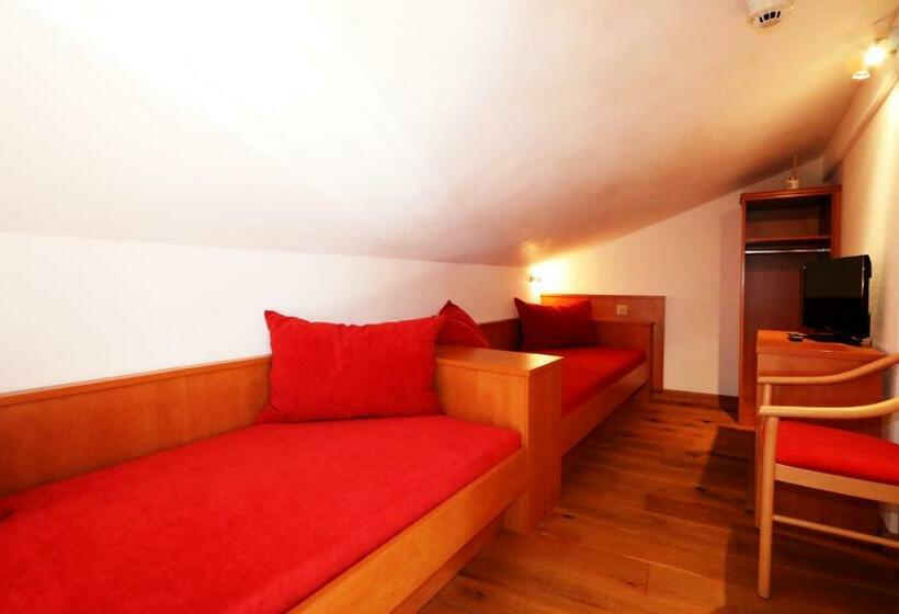 سوییت خانوادگی, Amber Ski In/out Hotel & Spa