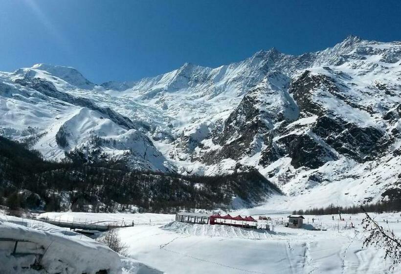 سوییت خانوادگی, Amber Ski In/out Hotel & Spa